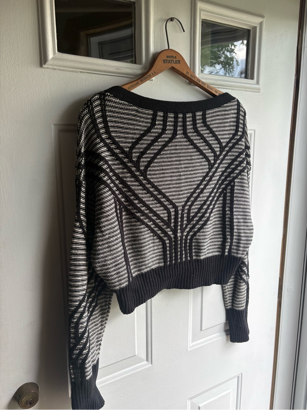 Express Women's L Black/White Abstract Plaid Boat Neck Knit Cozy Cropped Sweater